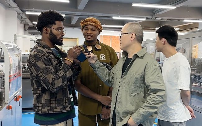 Компания Rich Packing провела углубленное обучение по работе с блистерной упаковочной машиной DPP-180Pro для клиентов из Камеруна.